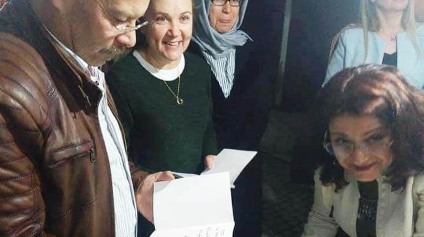 Kütahyalı yazar kitaplarını imzaladı