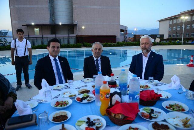 Kumluca’da vakıftan gazilere ve şehit ailelerine iftar yemeği