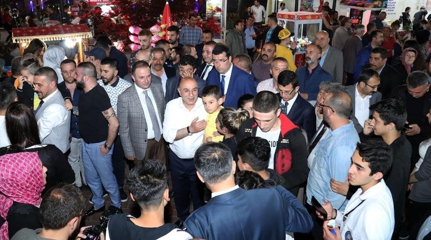 İlahi konserinde şehitler unutulmadı