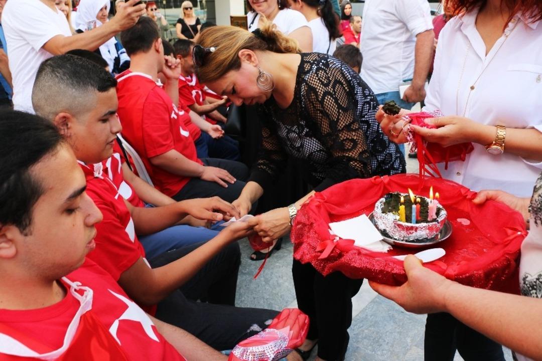 Engelli gen&ccedil;lere temsili asker uğurlama t&ouml;reni