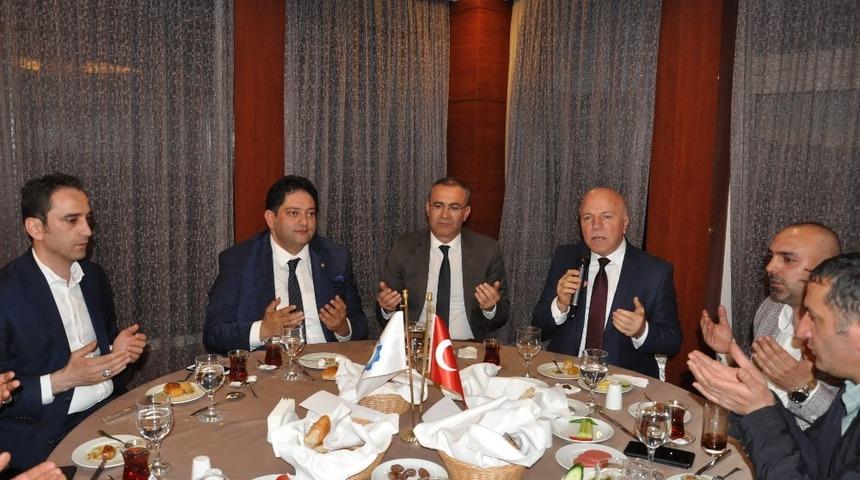 Protokol ve iş d&uuml;nyası, ETB iftar yemeğinde buluştu