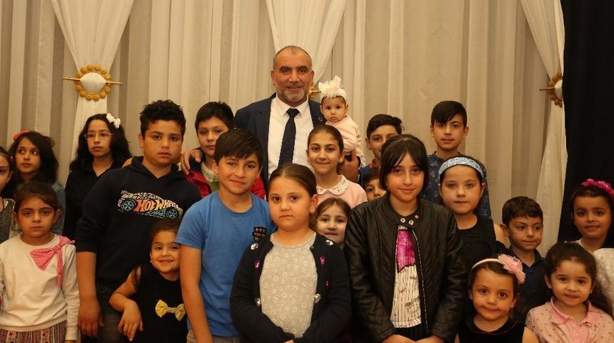 Sandıkçı: “Başı okşanmamış yetim kalmasın”