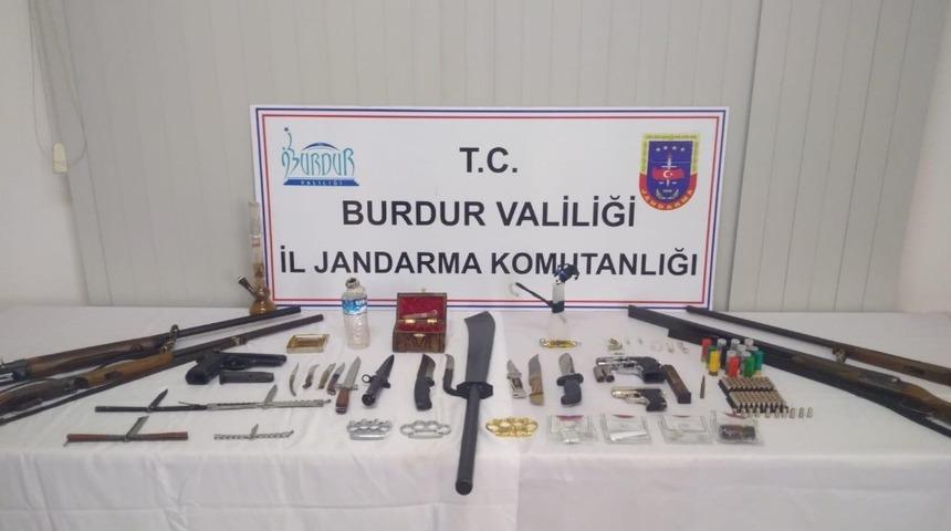Burdur’da uyuşturucu ve göçmen kaçakçılığı operasyonu