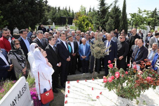 Mevlüt Aslanoğlu kabri başında anıldı