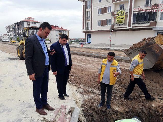 Başkan Sarıkurt yol çalışmalarını inceledi