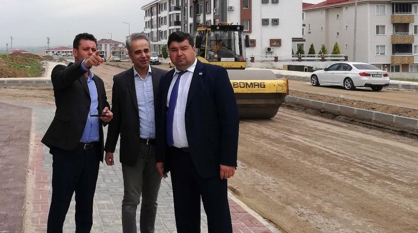 Başkan Sarıkurt yol &ccedil;alışmalarını inceledi