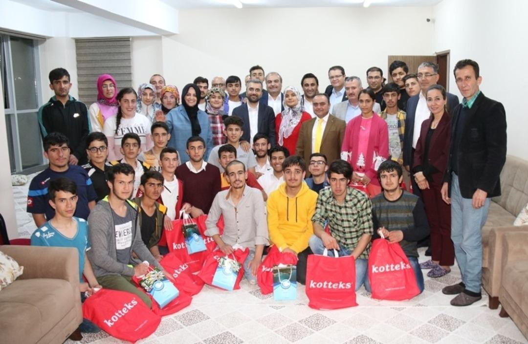 Başkan Say ve Başdanışman Orhan, işitme engelli &ouml;ğrencilerle iftar buluştu