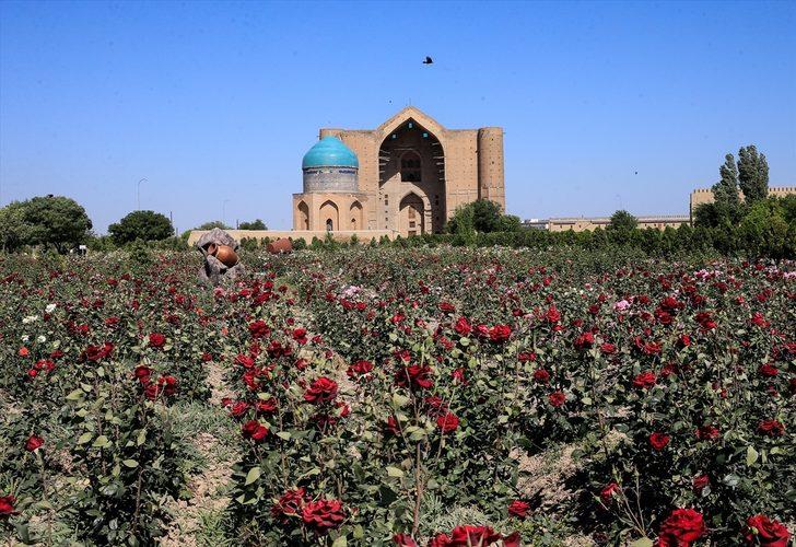 Hoca Ahmet Yesevi Türbesi'ne ziyaretçi akını  G2