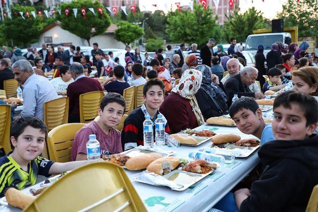 Mahalle Sakinleri, İftarı Aynı Sofrada Açtı