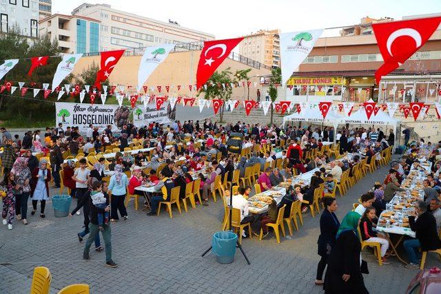 Mahalle Sakinleri, İftarı Aynı Sofrada Açtı