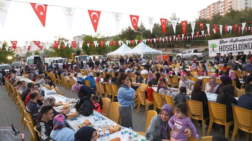 Mahalle Sakinleri, İftarı Aynı Sofrada Açtı