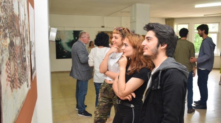 &Ouml;ğrencilerin eserleri g&ouml;r&uuml;c&uuml;ye &ccedil;ıktı