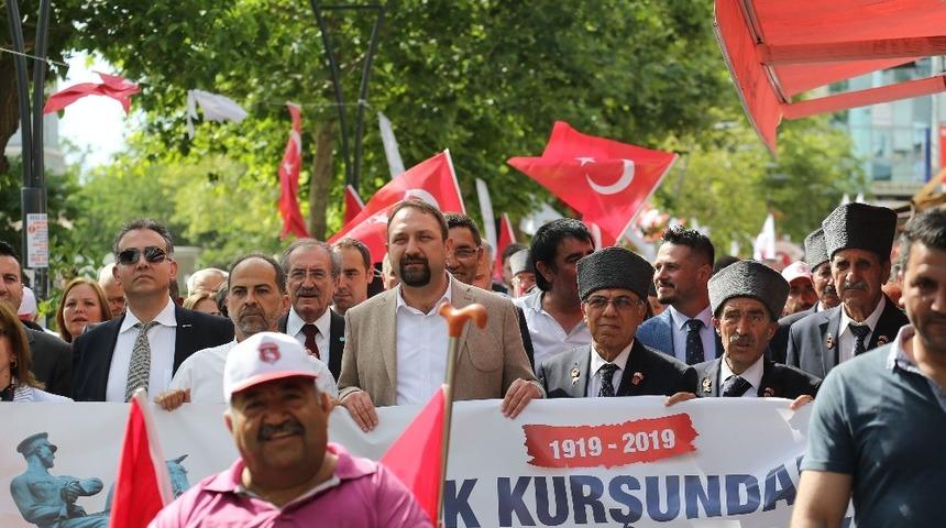 Milli M&uuml;cadele&rsquo;nin 100. yıl kutlamalarına coşkulu kortej