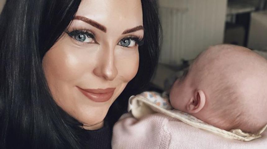 Yeni doğum yapan annenin yaptıkları olay oldu! 'Doğum sancısı varken bile makyaj yapıyordu'