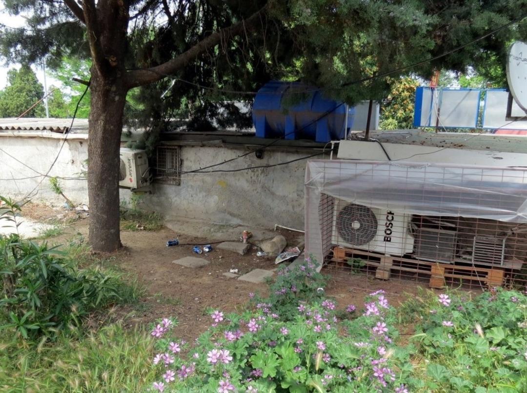 Halı sahadan boşalan alana tinerciler yerleşti