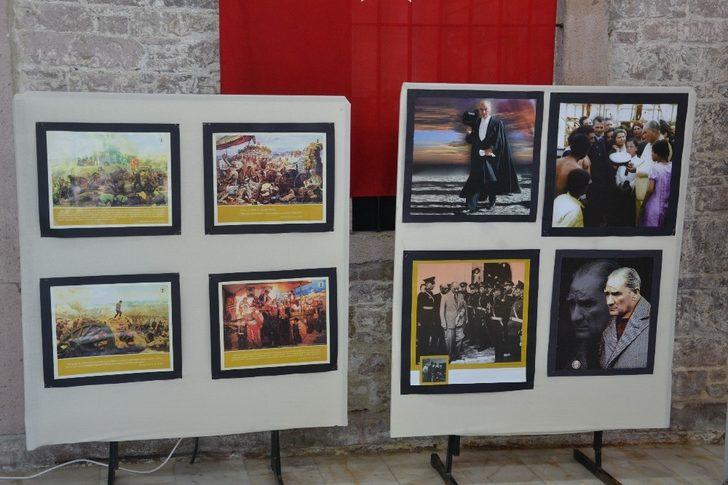 Ayvalık’ta ‘Fotoğraflarla Atatürk’ Sergisi G3