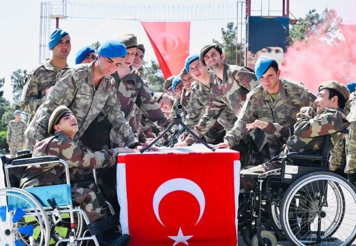 Engelli bireylerin bir günlük asker olma sevinci G1