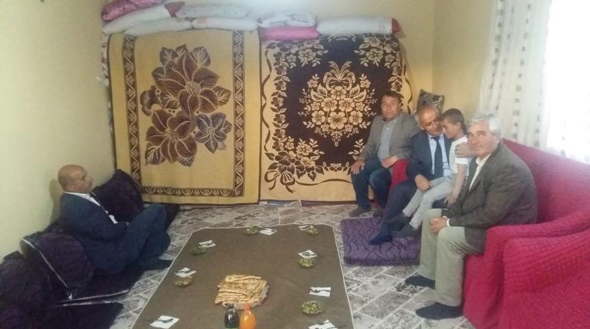 Başkan Ensari, yetim kardeşlerle iftar a&ccedil;tı