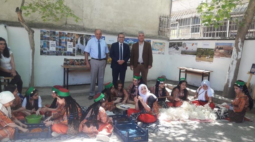 Malatya&rsquo;da İlkokul &Ouml;ğrencilerinden Sergi