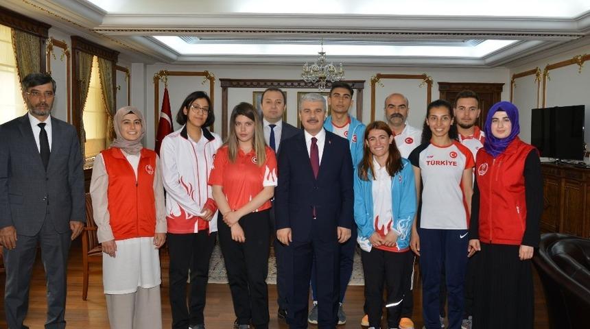 Kırşehir Valisi İbrahim Akın: "Gençleri, ahlaklı zeki ve sporcu bireyler olarak yetiştiriyoruz"