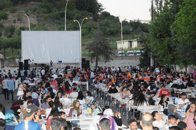 Batman Üniversitesi’nden öğrencilere iftar