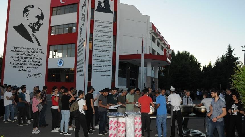 Batman &Uuml;niversitesi&rsquo;nden &ouml;ğrencilere iftar