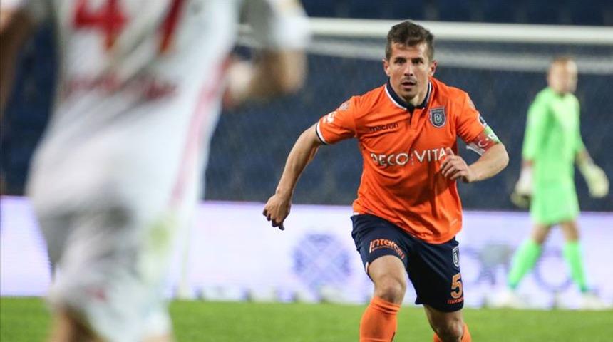 Medipol Başakşehir’den Emre Belözoğlu’na veda klibi