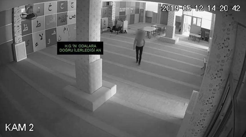 Camiden hırsızlık yapan şahıs yakalandı