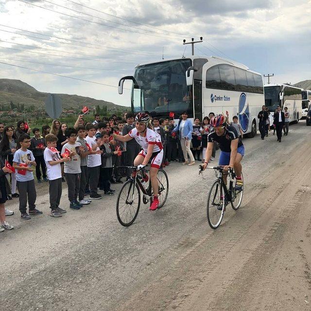 Bisikletle İstanbul'dan Samsun'a yola çıkan öğretmen Çankırı'ya ulaştı