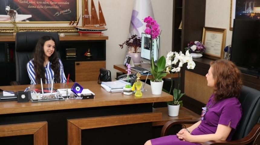 Başkan K&ouml;se, koltuğu lise &ouml;ğrencisine devretti