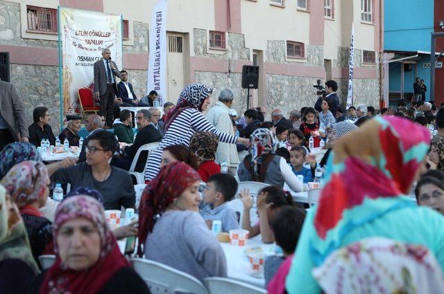 Başkan Güder iftarını vatandaşlarla birlikte açtı