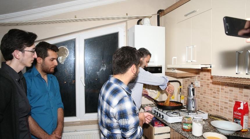 Başkan Eroğlu, &ouml;ğrencilik yıllarına geri d&ouml;nd&uuml;