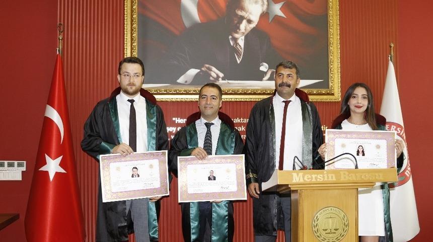 Mersin&rsquo;de stajyer avukatlar yemin edip c&uuml;ppe giydi