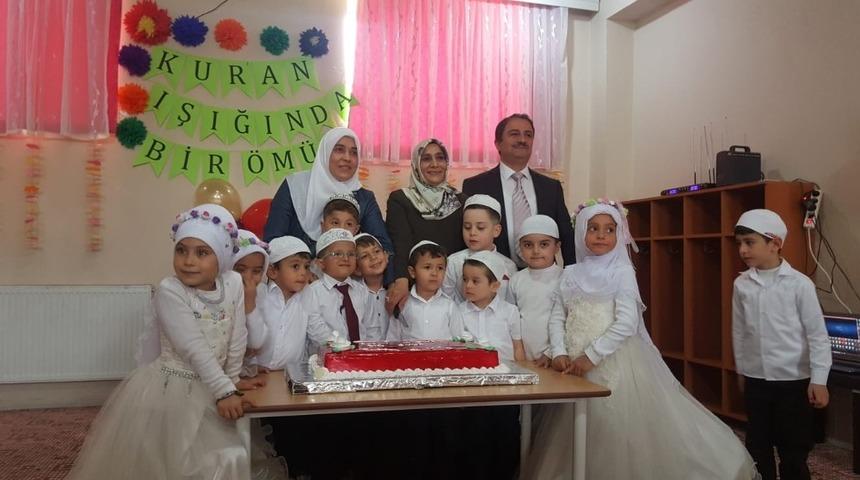 Minik &ouml;ğrenciler kumbaralarını Yemen i&ccedil;in bağışladı