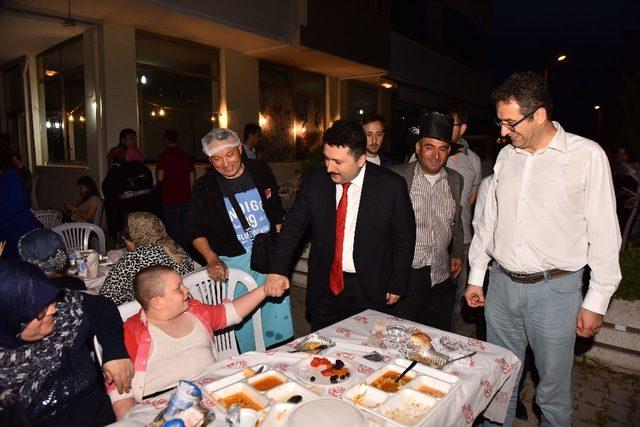 Başkan Avcı şizofreni hastaları ile iftar yaptı