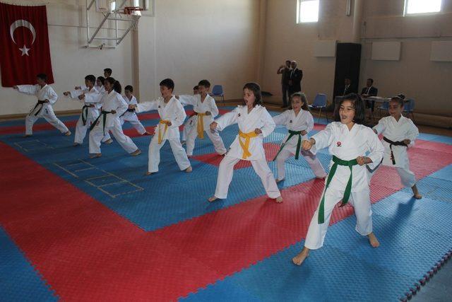 Gençlik Haftası Karate Turnuvası yapıldı