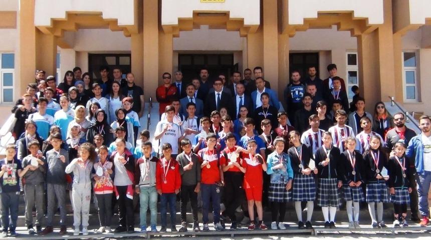 Erciş’te masa tenisi turnuvası