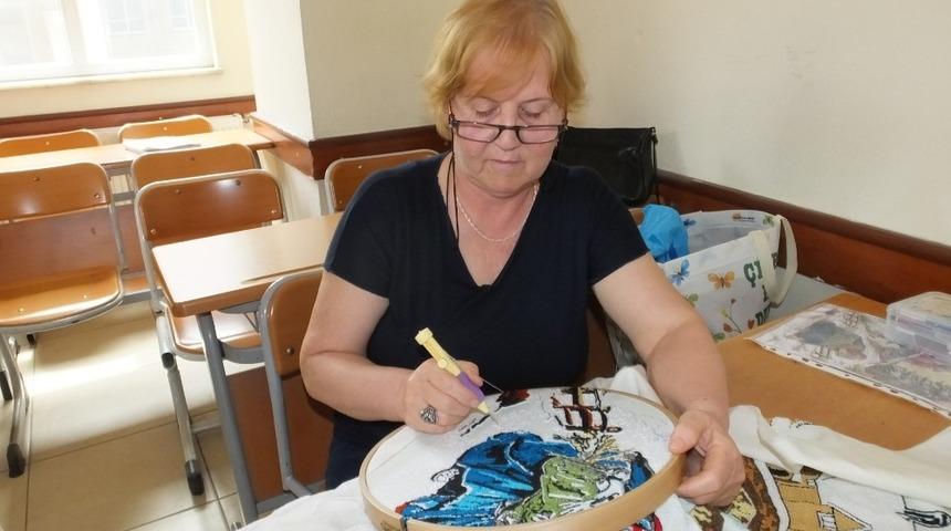 Burhaniye&rsquo;de kadınların iplerle yaptığı resimler ilgi g&ouml;rd&uuml;