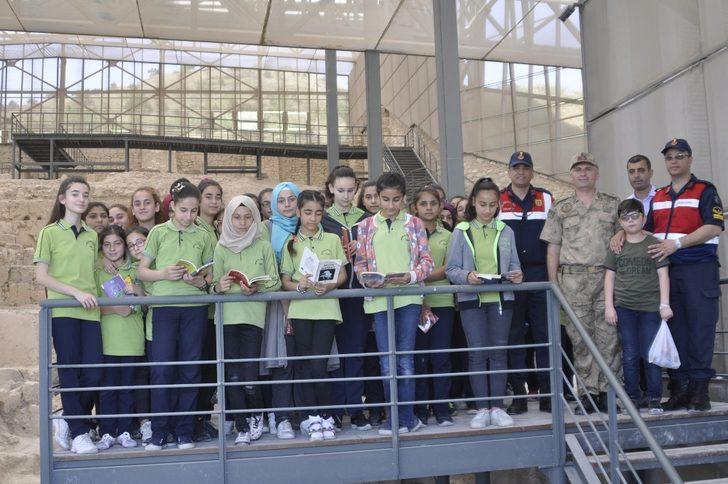 Jandarmadan öğrencilere anlamlı gezi G5