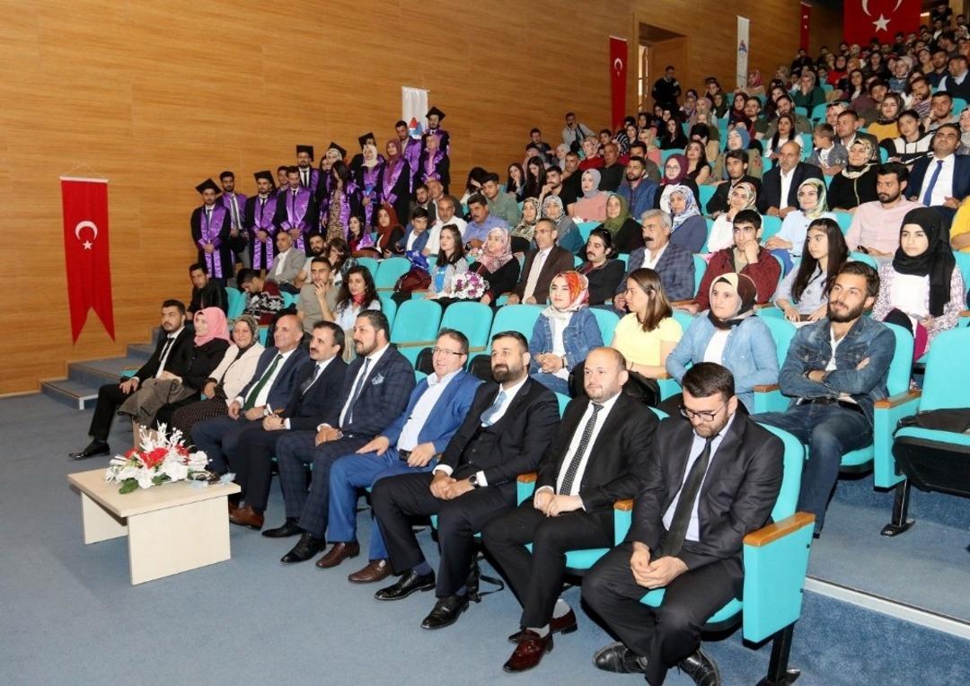 Ağrı İbrahim &Ccedil;e&ccedil;en &Uuml;niversitesi Coğrafya B&ouml;l&uuml;m&uuml; ilk mezunlarını verdi