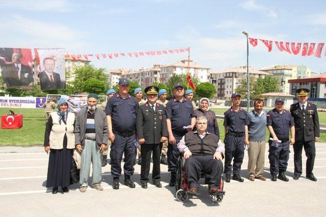 Engellilerin bir günlük temsili askerlik heyecanı