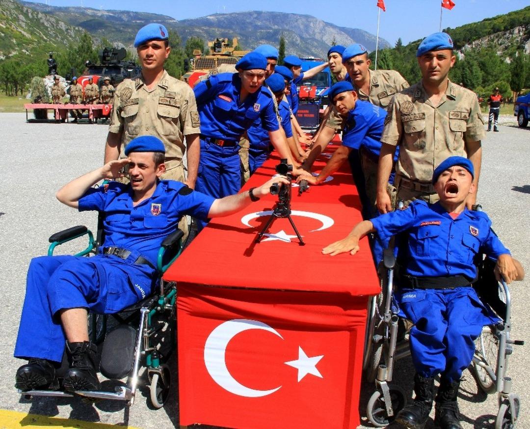 Vatan-Bayrak sevgisi engel tanımadı