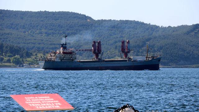 Rus askeri kargo gemisi, Çanakkale Boğazı'ndan geçti