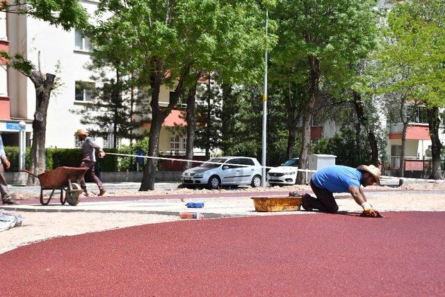 Aksaray Belediyesi parklarda peyzaj ve yenileme çalışmalarına hız verdi