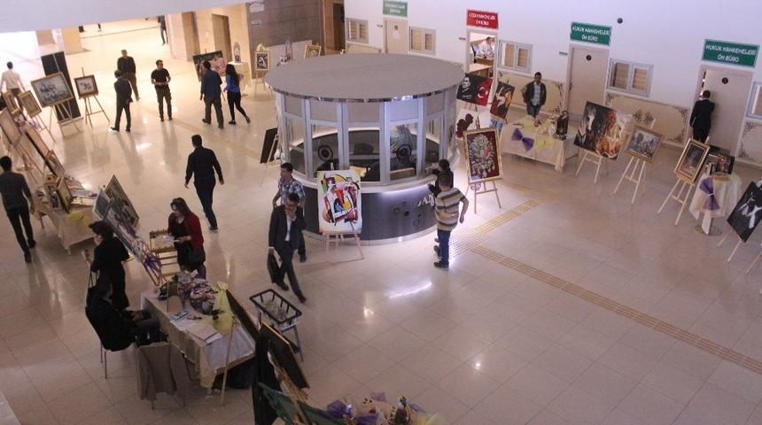 Tutuklu ve h&uuml;k&uuml;ml&uuml;lerden &lsquo;19 Mayıs&rsquo; temalı sergi