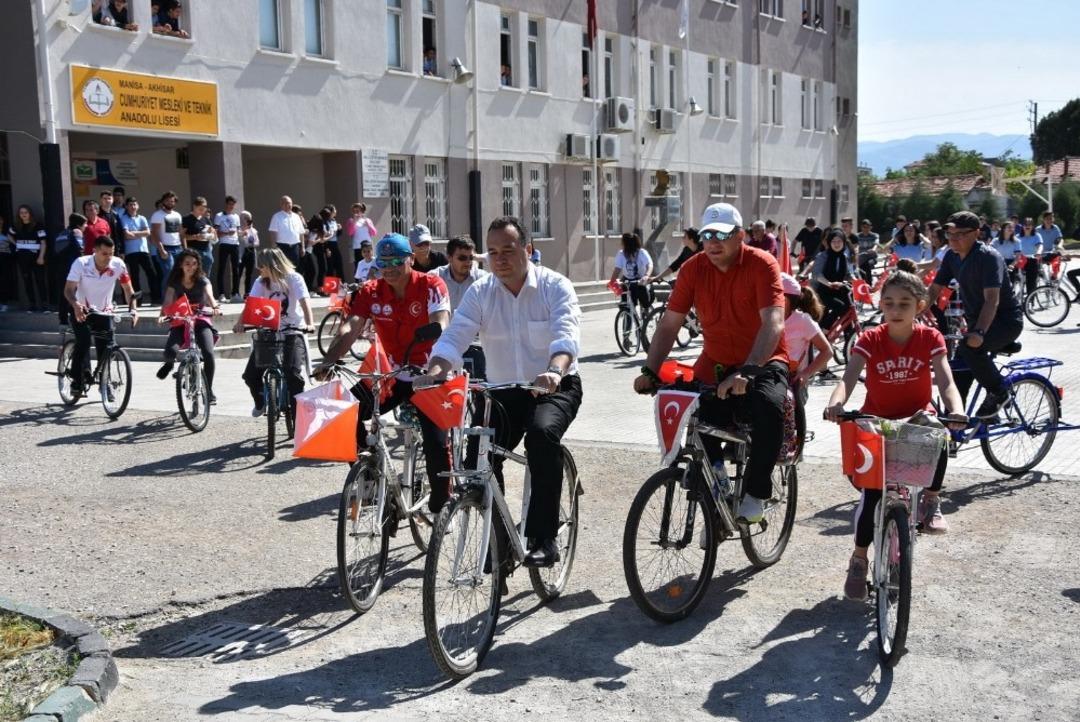 Başkan Dutlulu &ouml;ğrencilerle birlikte pedal &ccedil;evirdi