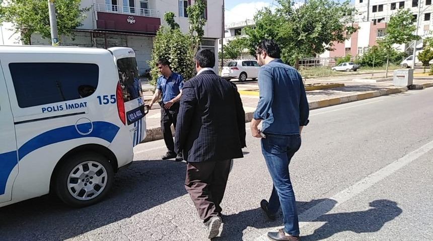 Piyasaya sahte para s&uuml;rmek isterken yakayı ele verdi