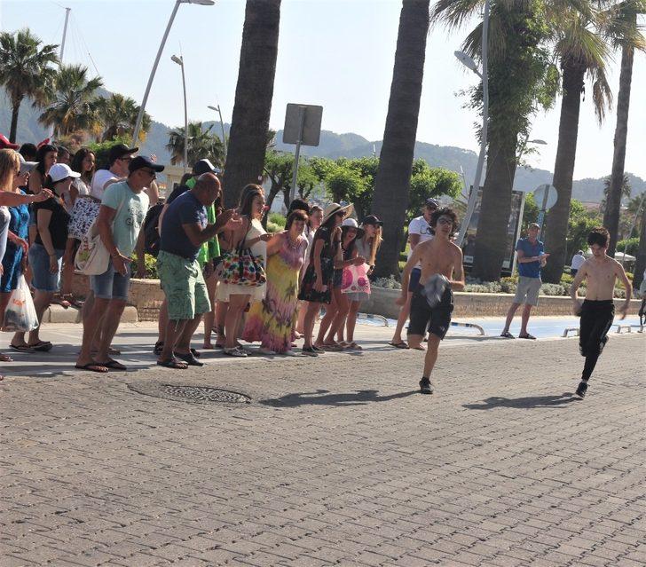 Yabancı turistlerden yarışmacılara alkışlı destek G3