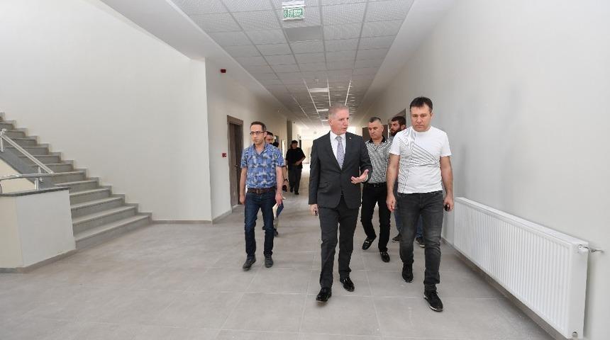 Vali G&uuml;l eğitim yatırımlarını yerinde inceledi