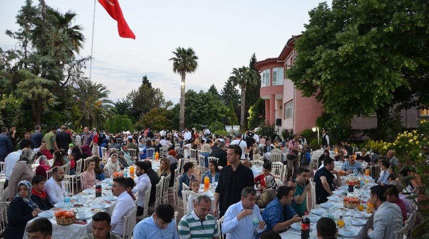 Vali Soytürk şehit ailelerine iftar verdi